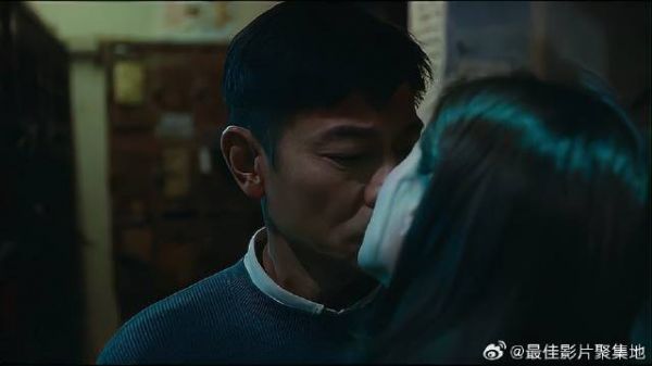 大叔不够勇敢，小萝莉直球进攻，当场拿下