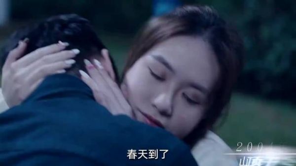 小情侣深夜到公园约会,结果男的被打死,女的被奸杀