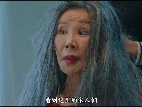 女孩给流浪老人洗了个头发，竟意外获得百万大奖！