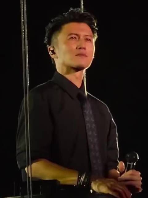 谢霆锋沈阳演唱会耳返故障，现场修好重来逗笑观众