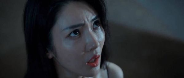 变异怪鱼猎食美女，接连三个美貌女子被吞，可惜了！