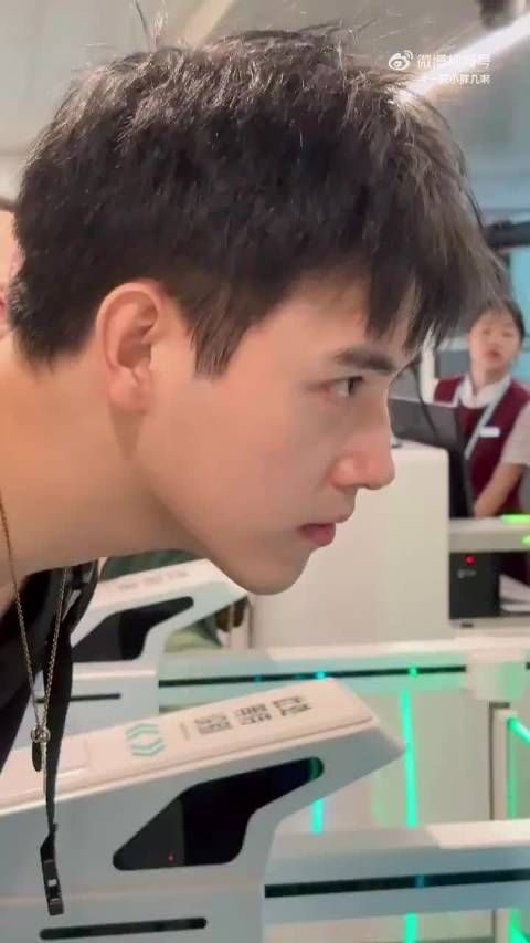 去年特别喜欢的机场路透，好清爽好立体的五官