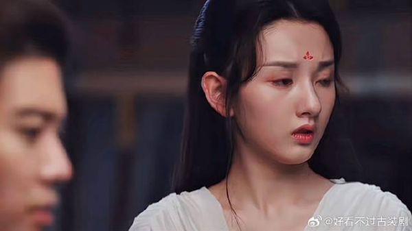 宋祖儿 直到亲眼看见兔子变成人，段言秋才相信蛮娘真的是人面枭