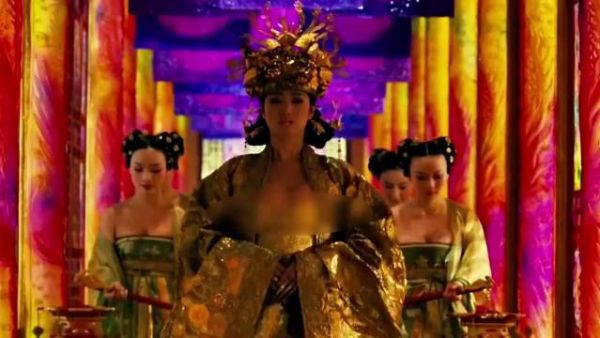 《满城尽带黄金甲》，在2006国内市场，它是国产电影投资的天花板！