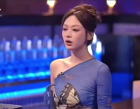特别喜欢这一句： 时间带不走伤害 但我会一直记得！