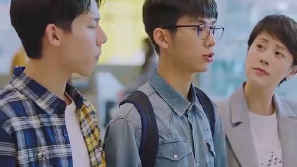 把磊儿接回家之后这一路可忙坏了 小欢喜
