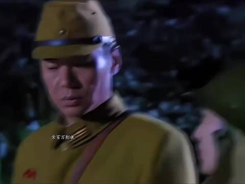 身陷重围命令部队打开手电走大路，逆向思维骗过敌人