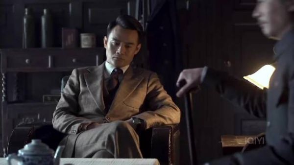 伪装者：梁处长意外发现了明楼阿诚的真实身份，看看他要的条件吧 胡歌 靳东