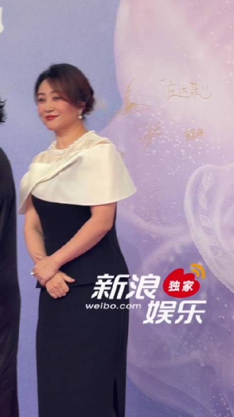 今日马丽亮相百花奖提名者表彰仪式，来看看路透状态如何