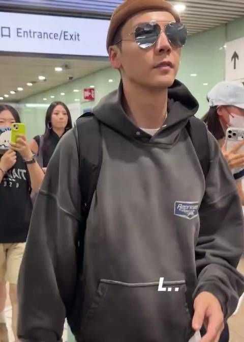 男粉丝:陈伟霆!陈伟霆:看来我还是有直男市场的!佛爷太敢说了!