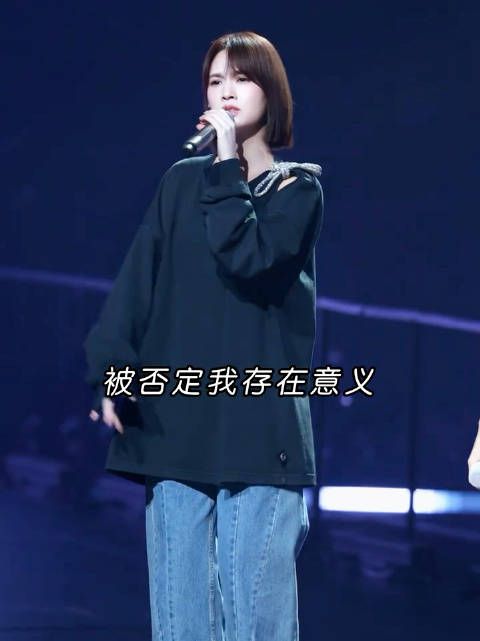 杨丞琳42岁状态松弛慵懒，自然少女感十足