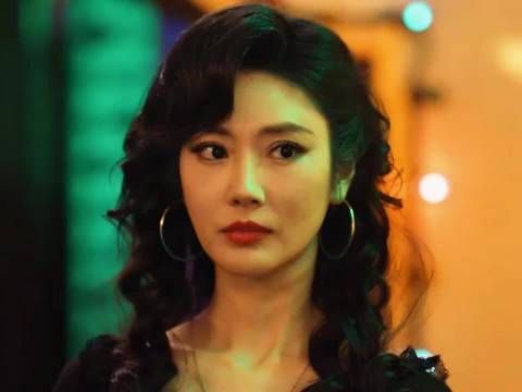 陪酒女勾上了大老板