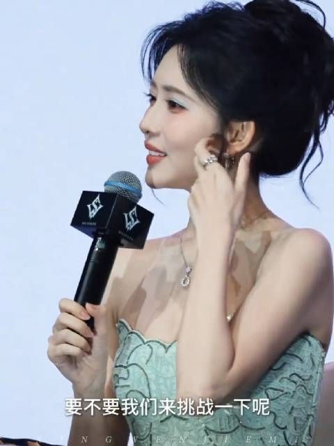 孟子义孟姐这妆造好好看呀，还来了个十连比心