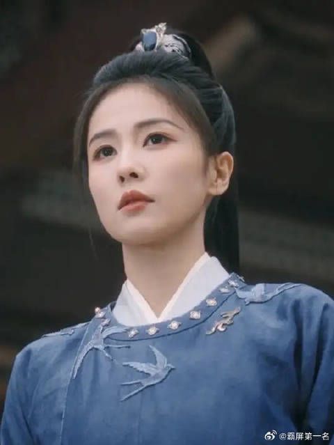 爱是不自觉的担心，是不顾一切也想奔向你！