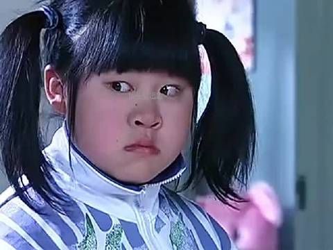 妹妹和哥哥抢厕所,没想到被哥哥疯狂报复