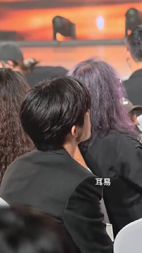 永远年轻永远被彩带吓哈哈哈哈哈哈