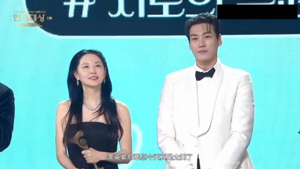 韩国医美真的牛，李英爱怎么有点崔智友的感觉，55这状态没几个人能比了吧