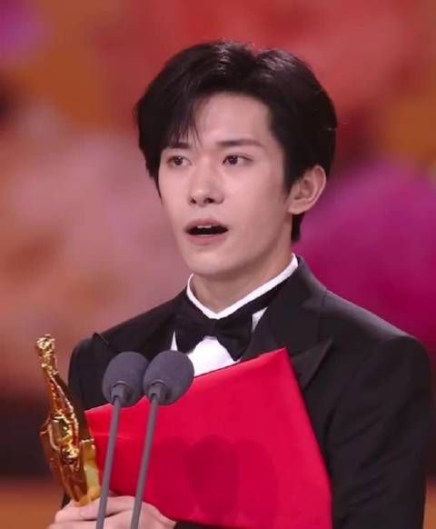 易烊千玺获百花奖最佳男主，称“挺刺激的有点想吐”