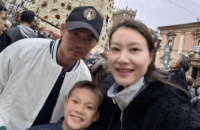林丹一家现在在西班牙生活，没创业，显得比邹世明有钱多了