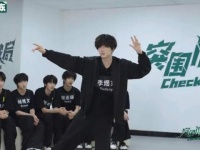 这一期，东东在舞蹈领域展现出令人瞩目的飞跃式成长！