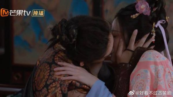 心机女傍上帮主，旁若无人狂啃，府尹都没眼看