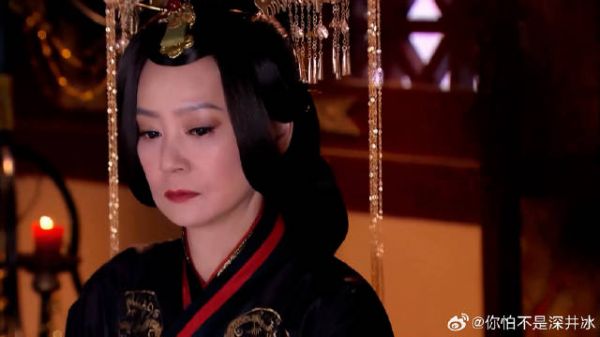 备受宠爱贵妃得凤印，太后安排给皇上选妃，让贵妃失宠
