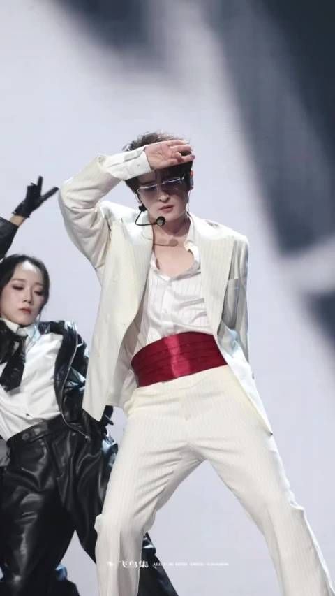 张远八个舞台解锁曲风，松弛表现获原唱认可