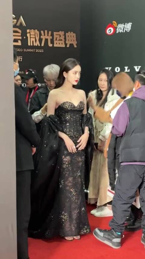古力娜扎最近真的是一套比一套惊艳