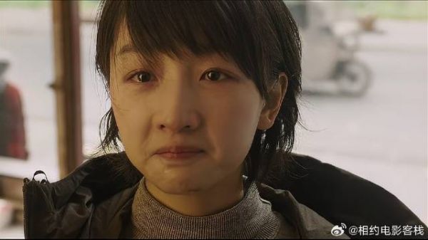 见清终于成功，小晓看着电视里的他，留下了泪水