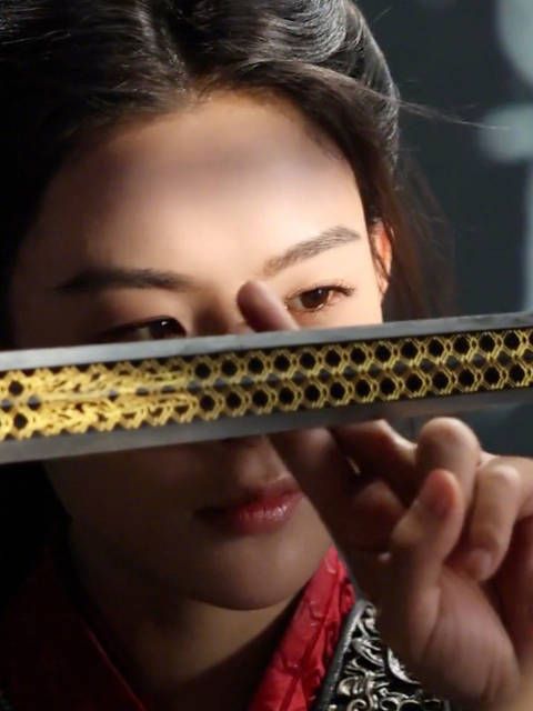 天选古人,古装扮相英气俊美,仪态轻盈挺拔,期待首部古装女主剧开机 !