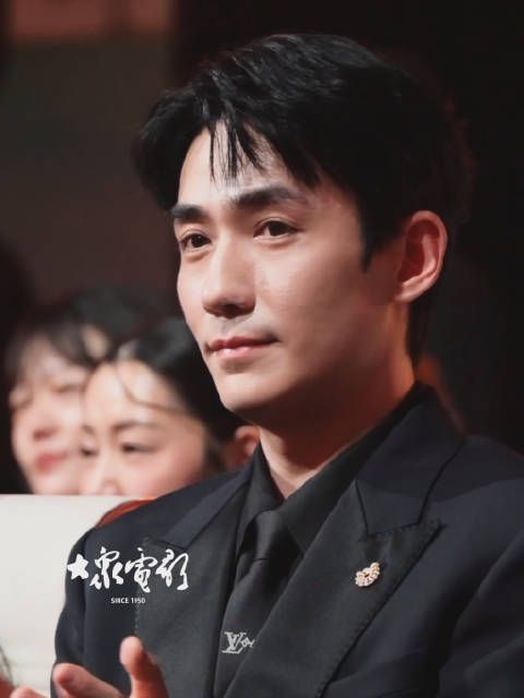 朱一龙@朱一龙 在第38届大众电影百花奖颁奖典礼现场！