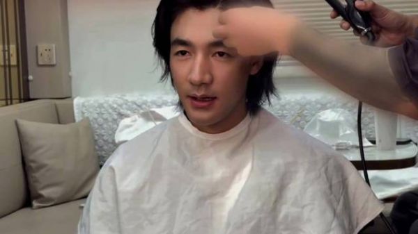 这种拍戏态度真的值得被看见，全力以赴做到极致，不辜负每一次参演的机会