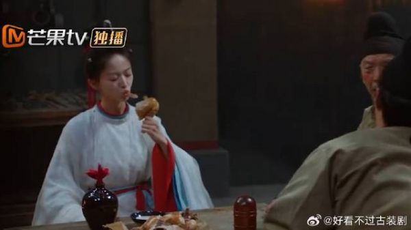 孟廷辉被关大牢，心机女以为受苦，哪料还吃上鸡腿了