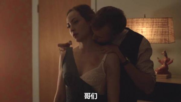 小情侣不爱拉窗帘，遇见心怀叵测的男邻居，结果非常的悲剧