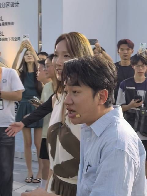 王祖蓝夫妇体验小鹏G9L，后备箱大到能住人