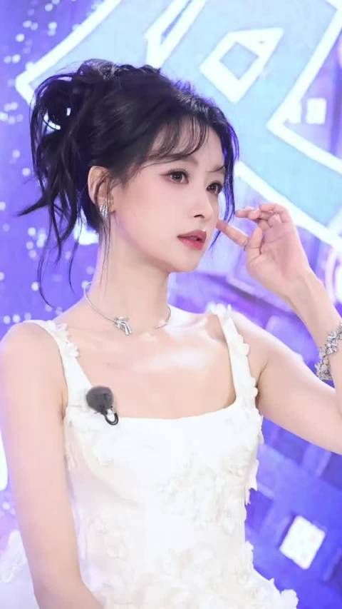 孙怡不想睡的星期五直播，好白好瘦好美