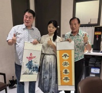 笔墨传情续友谊——淮阳少女书画礼赠韩中文化交流协会会长尹鹤相