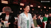 王骁拿下百花最佳男配，台下王馥荔眼眶泛红，母子瞬间令人动容