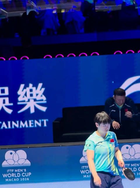 喊那么大声，吓莎莎一跳，给你一白眼