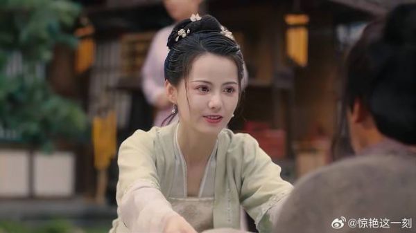 赛儿给乞丐发传单，哪料一句话扎心了