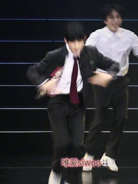 朴时宇还原前辈服装献唱Love119舞台