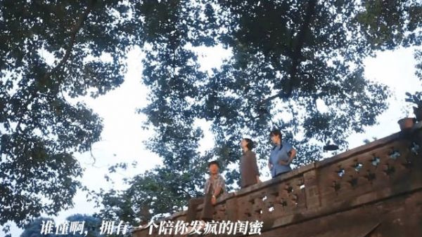 张佳宁新剧抱姜珮瑶回家，情绪切换自然真实