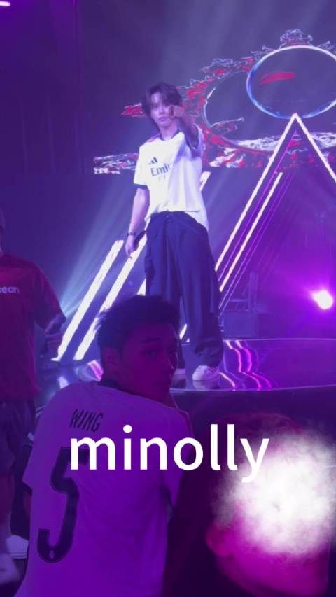 刘竞屿也给我看看你手机里的彩排视频呗 我也想看