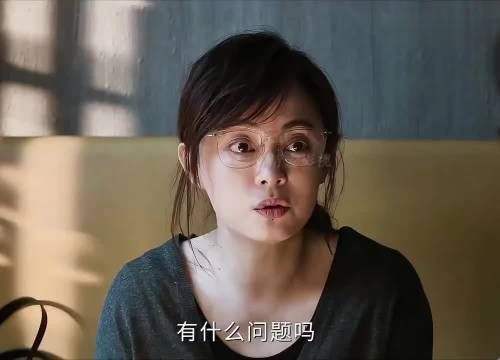 “妻子在家里发现八个摄像头，小心查看后竟发现惊天大秘密”