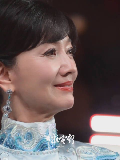 赵雅芝@赵雅芝 在第38届大众电影百花奖颁奖典礼现场！