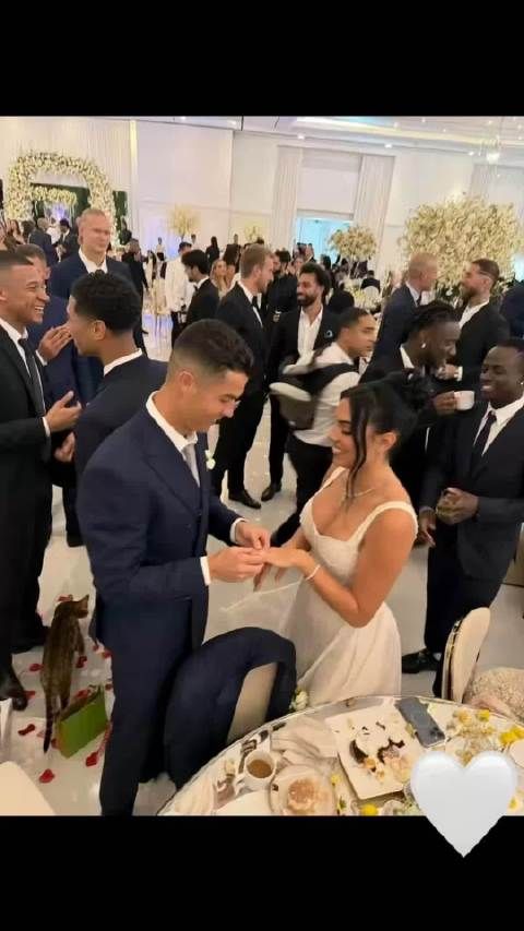 C罗乔治娜正式结婚，相恋近10年终修成正果