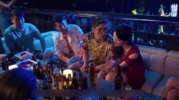 记住这位九零后的女孩酒吧被救下，结果还反而责怪起