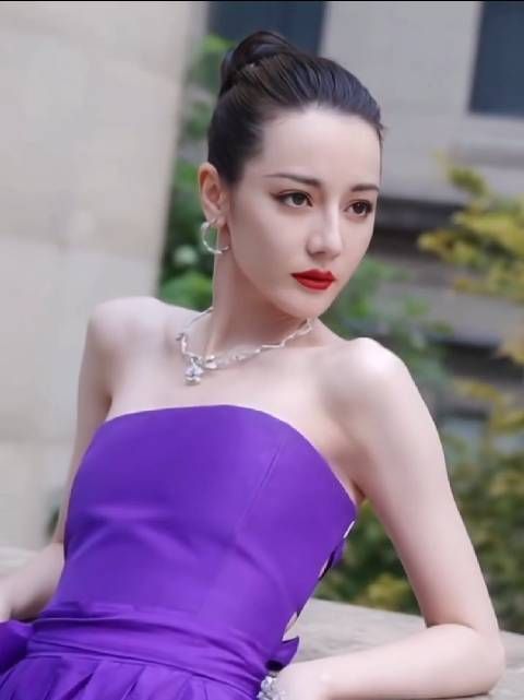 谁不喜欢迪丽热巴大光明造型啊，姐好飒