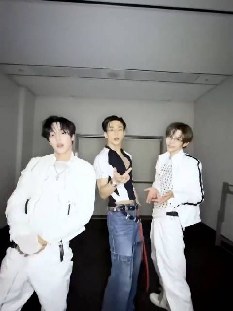 Shotaro x 元彬 x 黄铉辰 This & That Cha