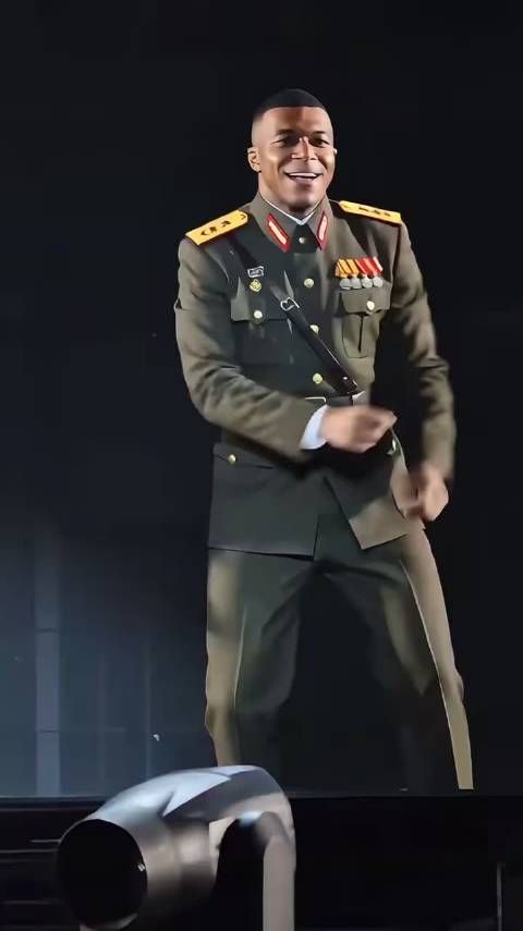 姆巴佩军阀舞蹈，最近很爱看这种沙雕AI视频